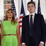 Barron und Melania Trump: Die ehemalige First Lady gratulierte ihrem Sohn auf Twitter und erntete Spott.