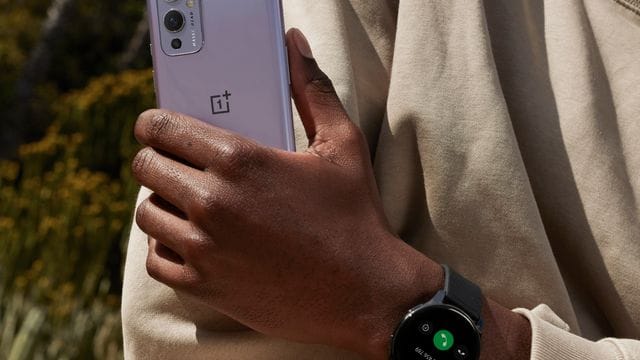 Mit der Oneplus Smartwatch gibt es nun auch eine Computeruhr, die mit den Smartphones des Herstellers zusammenarbeitet. Mit der Oneplus Smartwatch gibt es nun auch eine Computeruhr, die mit den Smartphones des Herstellers zusammenarbeitet.