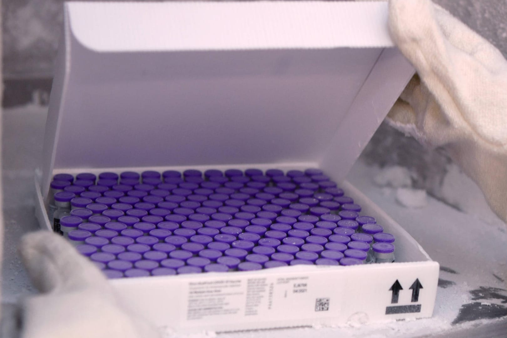 Corona-Impfstoff von Pfizer: Die EU könnte Exporte zukünftig stoppen (Symbolbild).