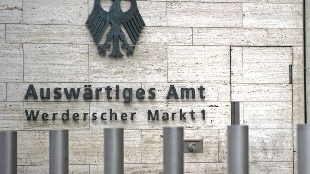 Nach den von China erlassenen Sanktionen wird der chinesische Botschafter ins Auswärtige Amt zitiert. Nach den von China erlassenen Sanktionen wird der chinesische Botschafter ins Auswärtige Amt zitiert.
