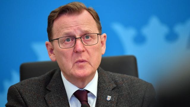 Thüringens Ministerpräsident Bodo Ramelow erntet für seinen kontroversen Tweet Kritik. Thüringens Ministerpräsident Bodo Ramelow erntet für seinen kontroversen Tweet Kritik.