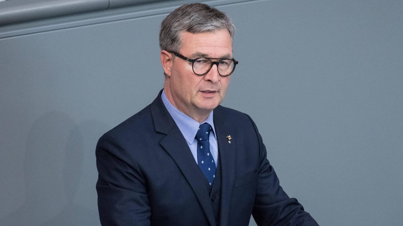 Albert Weiler spricht im Bundestag: Der CDU-Politiker hat die Lockdown-Beschlüsse von Bund und Ländern scharf kritisiert.
