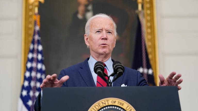 Joe Biden spricht im Weißen Haus: Nach der Bluttat von Colorado hat US-Präsident angekündigt, die Waffengesetze in den USA verschärfen zu wollen.