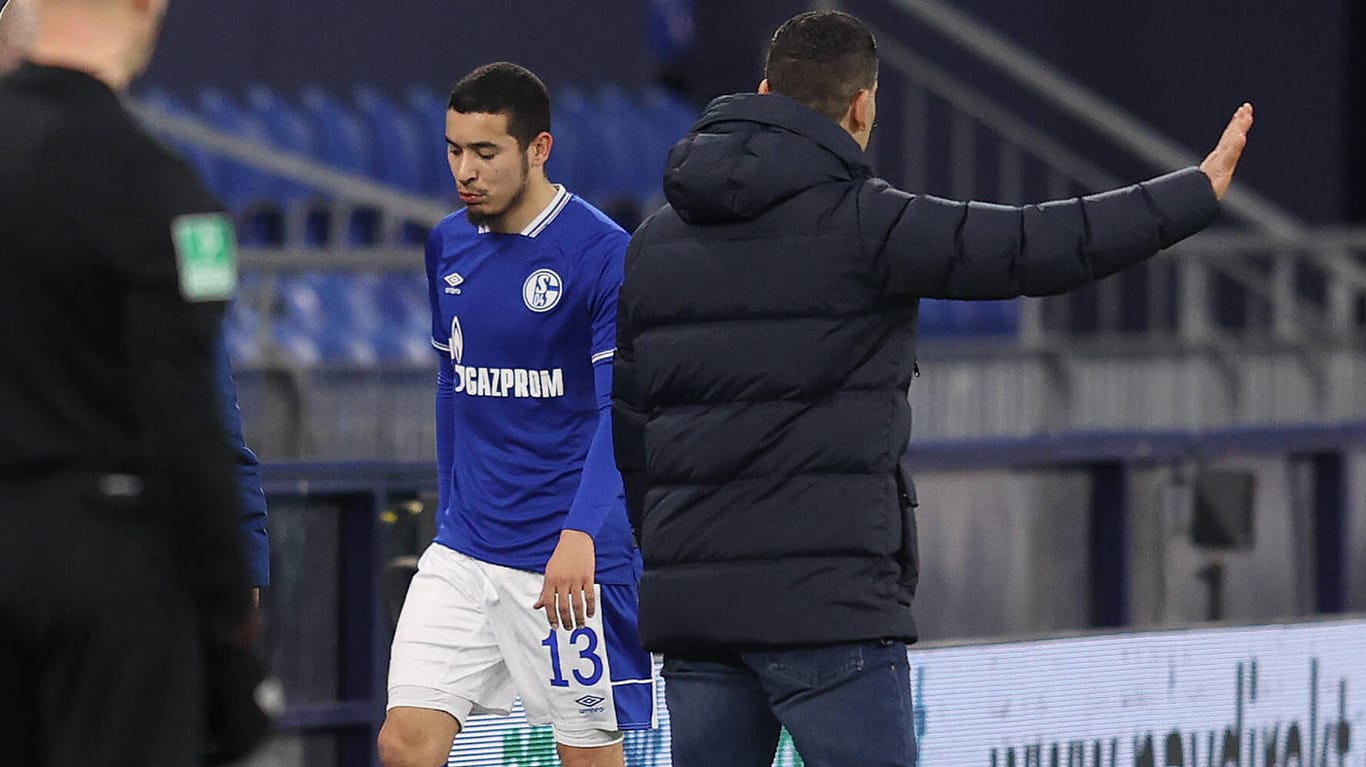 Schalkes William: Der Verteidiger schwänzte angeblich die Nachbesprechung nach dem Gladbachspiel.