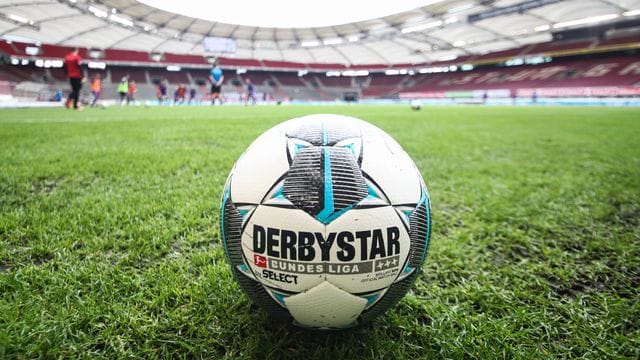 In der Bundesliga wird wie geplant an Ostern der Ball rollen. In der Bundesliga wird wie geplant an Ostern der Ball rollen.