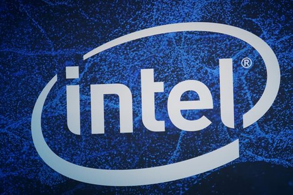Der Chipkonzern Intel hat inmitten einer globalen Halbleiter-Knappheit den Ausbau seiner Produktionskapazitäten angekündigt.