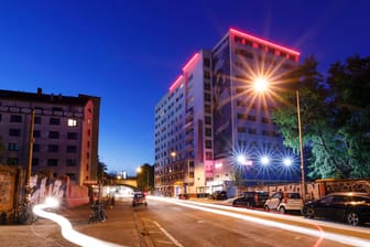 Das Kölner Rotlichtviertel (Archivbild): Das "Pascha" in der Hornstraße gehört zu den größten Laufhäusern Europas.