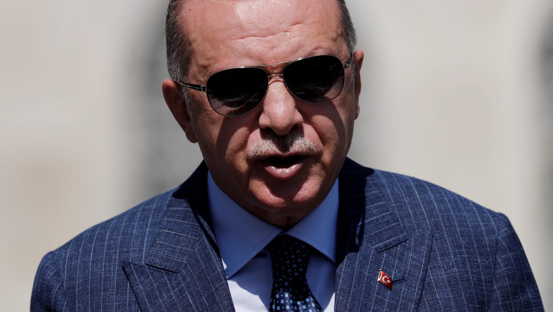 Der türkische Präsident Recep Tayyip Erdogan: "Angriffe auf Kritiker, die parlamentarische Demokratie und Frauenrechte eskaliert". Der türkische Präsident Recep Tayyip Erdogan: "Angriffe auf Kritiker, die parlamentarische Demokratie und Frauenrechte eskaliert".
