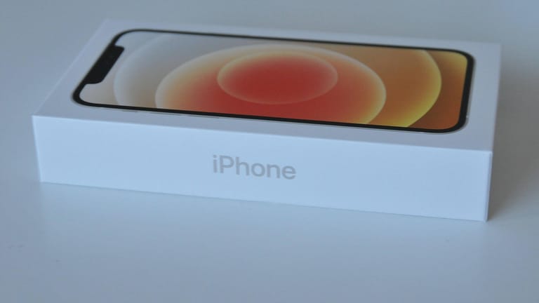 Ein iPhone: Anhand der Modellnummer lässt sich ganz einfach herausfinden, ob Ihr neues Apple-Gerät neu oder doch generalüberholt ist.