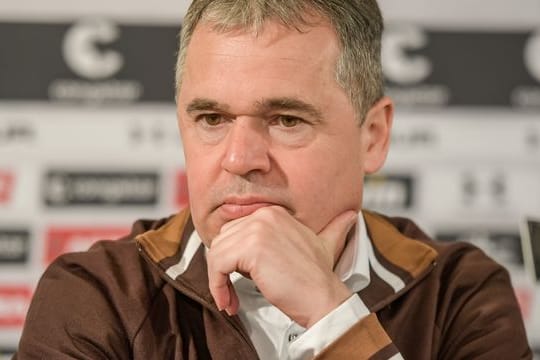 Ex-Fußball-Manager Andreas Rettig sieht in der Terminhatz des Fußballgeschäftes ein großes Problem.