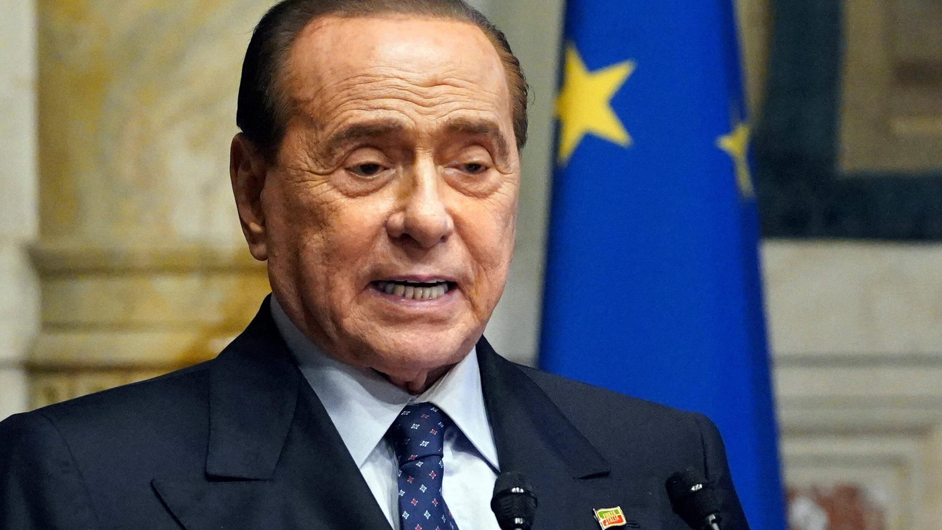 Silvio Berlusconi hat in Italien noch immer viele Anhänger und politischen Einfluss. Silvio Berlusconi hat in Italien noch immer viele Anhänger und politischen Einfluss.