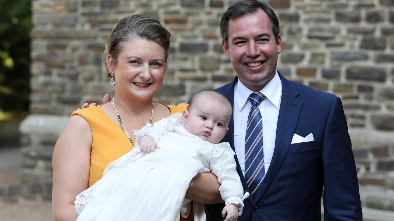 Stephanie und Guillaume von Luxemburg mit Söhnchen Charles im September 2020: Seitdem ist der kleine Prinz ganz schön groß geworden.