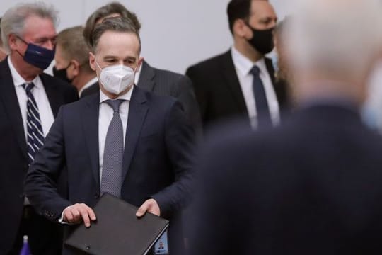 Heiko Maas (M) beim Außenministertreffen im Nato-Hauptquartier in Brüssel.