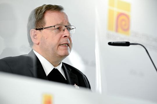 Georg Bätzing kritisiert das Segnungsverbot des Vatikans für homosexuelle Paare.