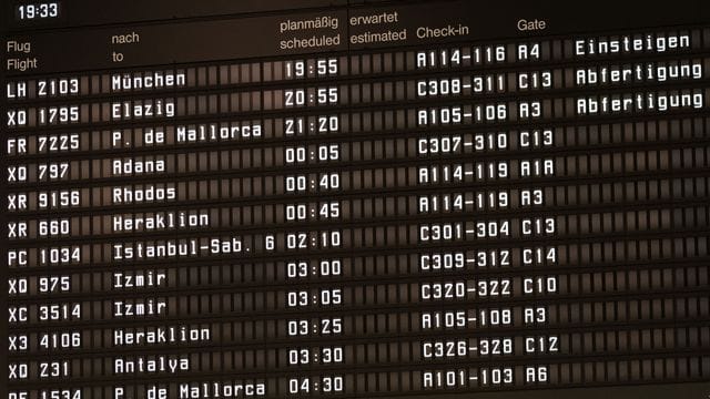 Abfluginformationen am Flughafen Hannover. Abfluginformationen am Flughafen Hannover.