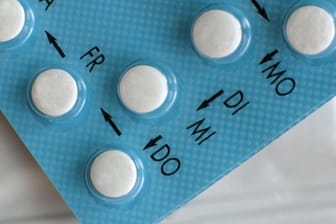 Anti-Baby-Pille: Sie stellt eine der Möglichkeiten dar, hormonell zu verhüten.