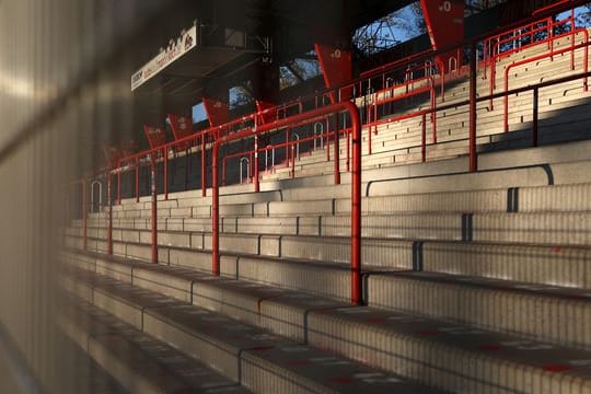 Zum Berlin-Derby werden die Tribünen im Stadion An der Alten Försterei leer bleiben.