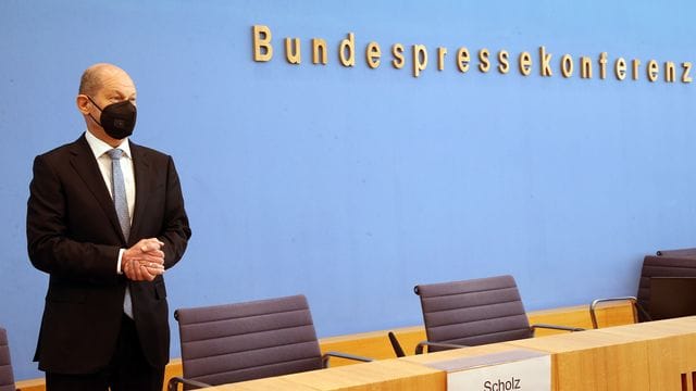 Olaf Scholz plant für 2022 eine Neuverschuldung von rund 81,5 Milliarden Euro. Olaf Scholz plant für 2022 eine Neuverschuldung von rund 81,5 Milliarden Euro.