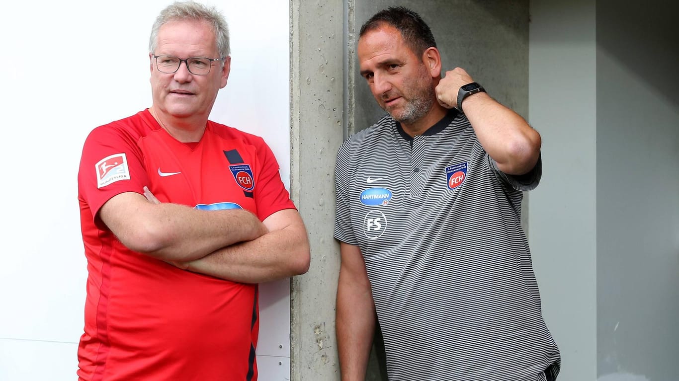 Heidenheims Geschäftsführer Holger Sanwald (l.) neben Trainer Frank Schmidt.