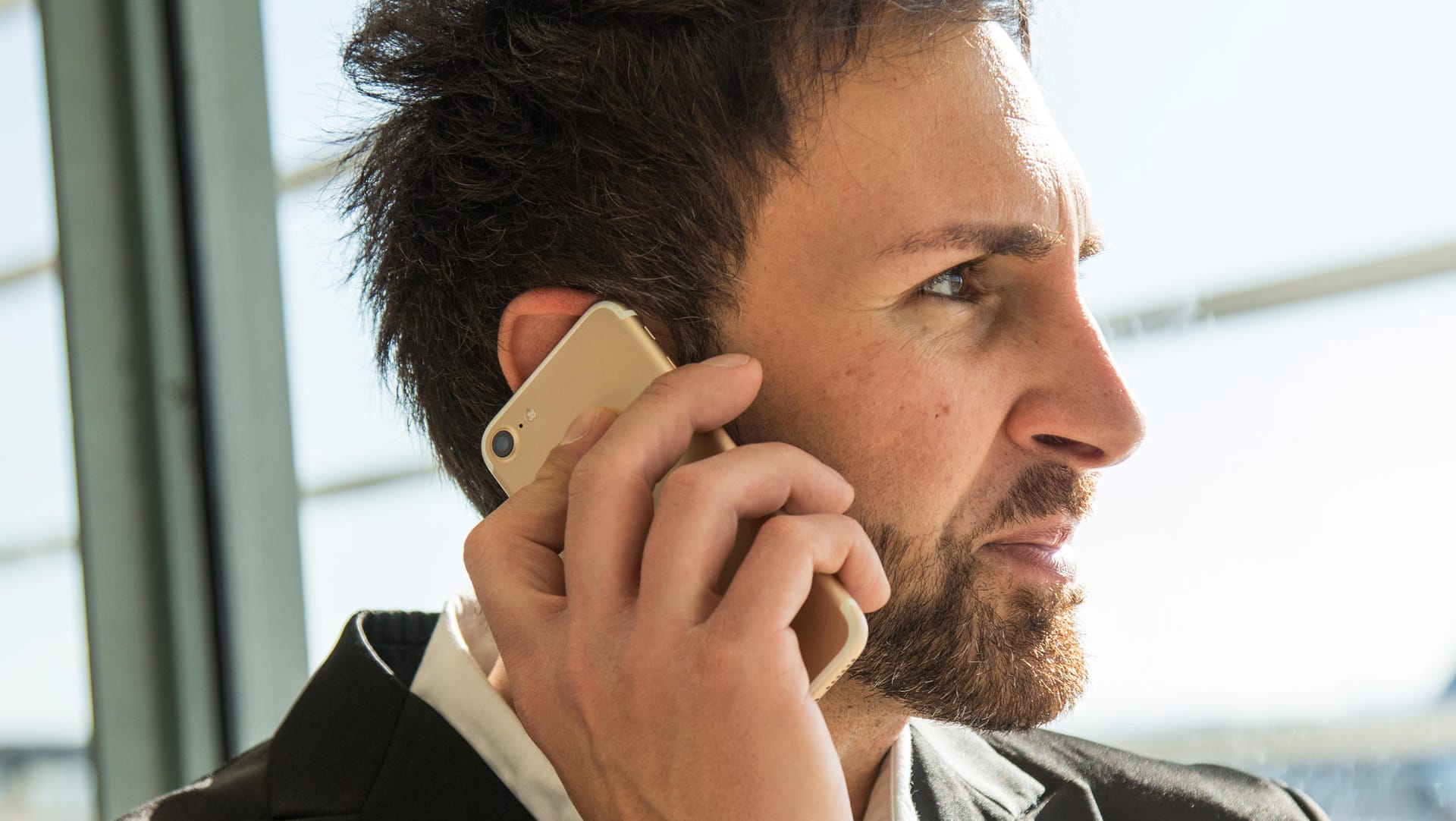 Wem am Telefon hohe Gewinne versprochen werden, sollte am besten auflegen. Gewinne machen mit solchen Angeboten meist nur die Betrüger.