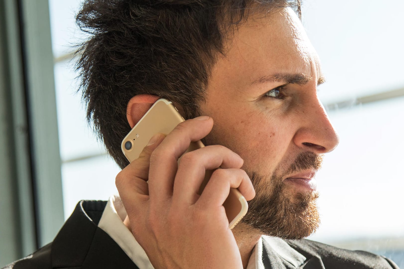 Wem am Telefon hohe Gewinne versprochen werden, sollte am besten auflegen. Gewinne machen mit solchen Angeboten meist nur die Betrüger.