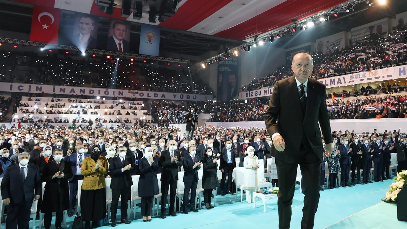 Der türkische Präsident Recep Tayyip Erdoğan: Die Corona-Neuinfektionen steigen.