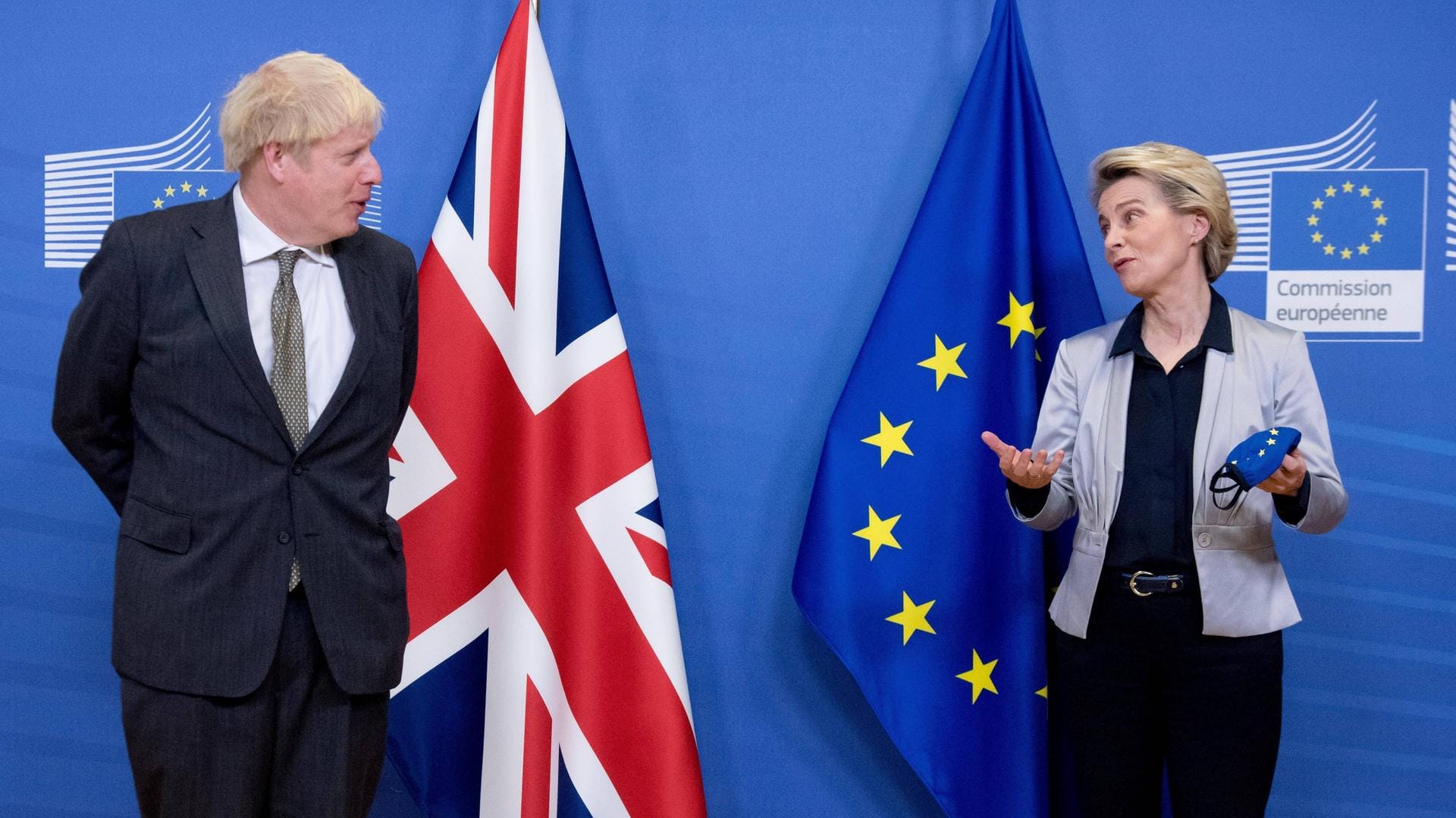 Boris Johnson und Ursula von der Leyen: Großbritannien und die EU streiten weiter um Impfstoffe.