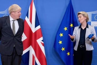 Boris Johnson und Ursula von der Leyen: Großbritannien und die EU streiten weiter um Impfstoffe.