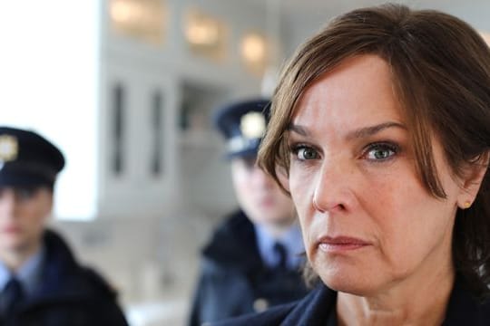 Kriminalpsychologin Cathrin Blake (Désirée Nosbusch) unterstützt die Polizei.