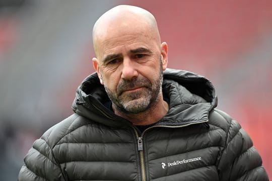 bedauert seine Beurlaubung beim Fußball-Bundesligisten: Trainer Peter Bosz.