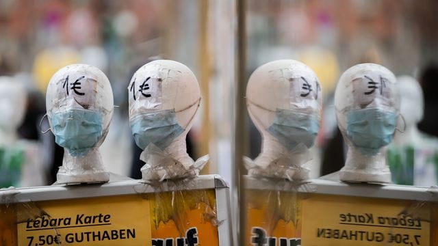 Immer mehr Menschen infizieren sich mit dem Coronavirus. Immer mehr Menschen infizieren sich mit dem Coronavirus.