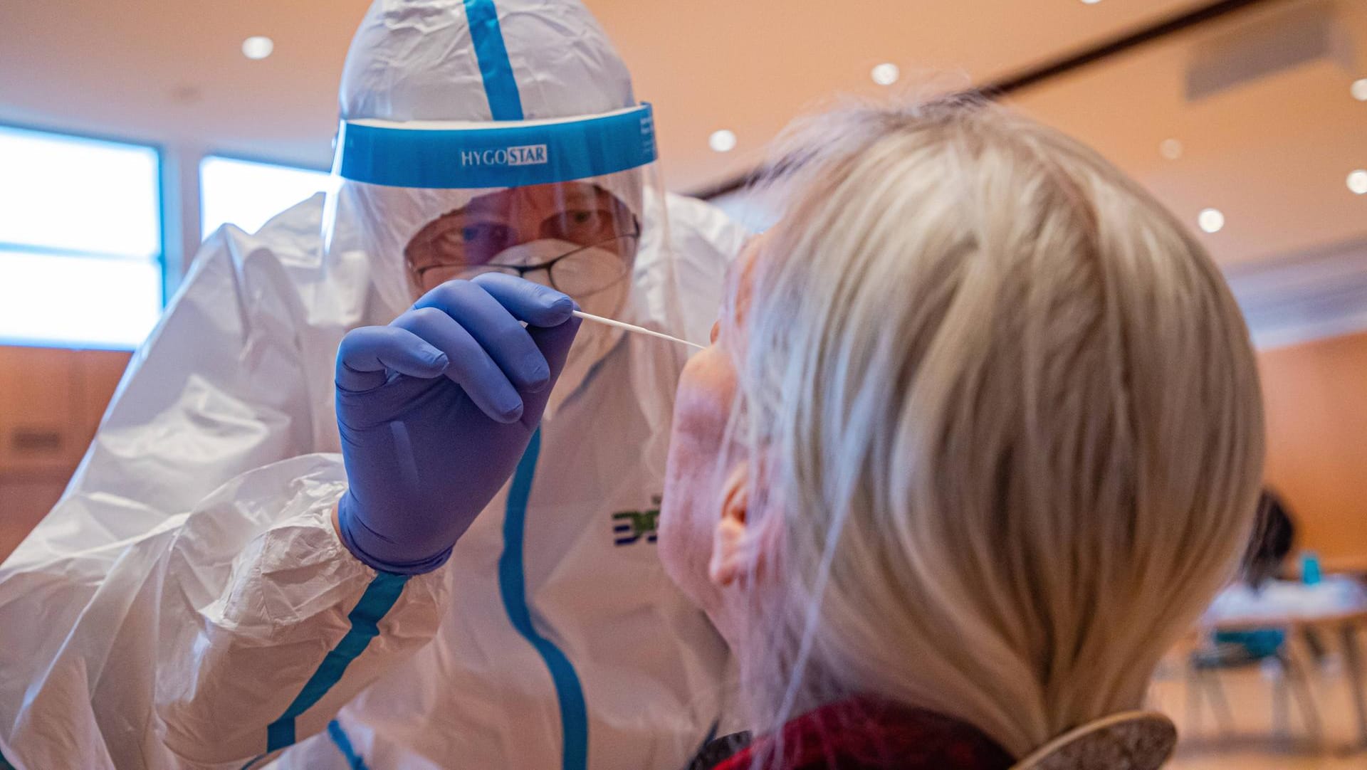 Corona-Schnelltest in Oberstenfeld: Das RKI zählte seit Beginn der Pandemie 2.713.180 nachgewiesene Infektionen mit Sars-CoV-2 in Deutschland. Corona-Schnelltest in Oberstenfeld: Das RKI zählte seit Beginn der Pandemie 2.713.180 nachgewiesene Infektionen mit Sars-CoV-2 in Deutschland.