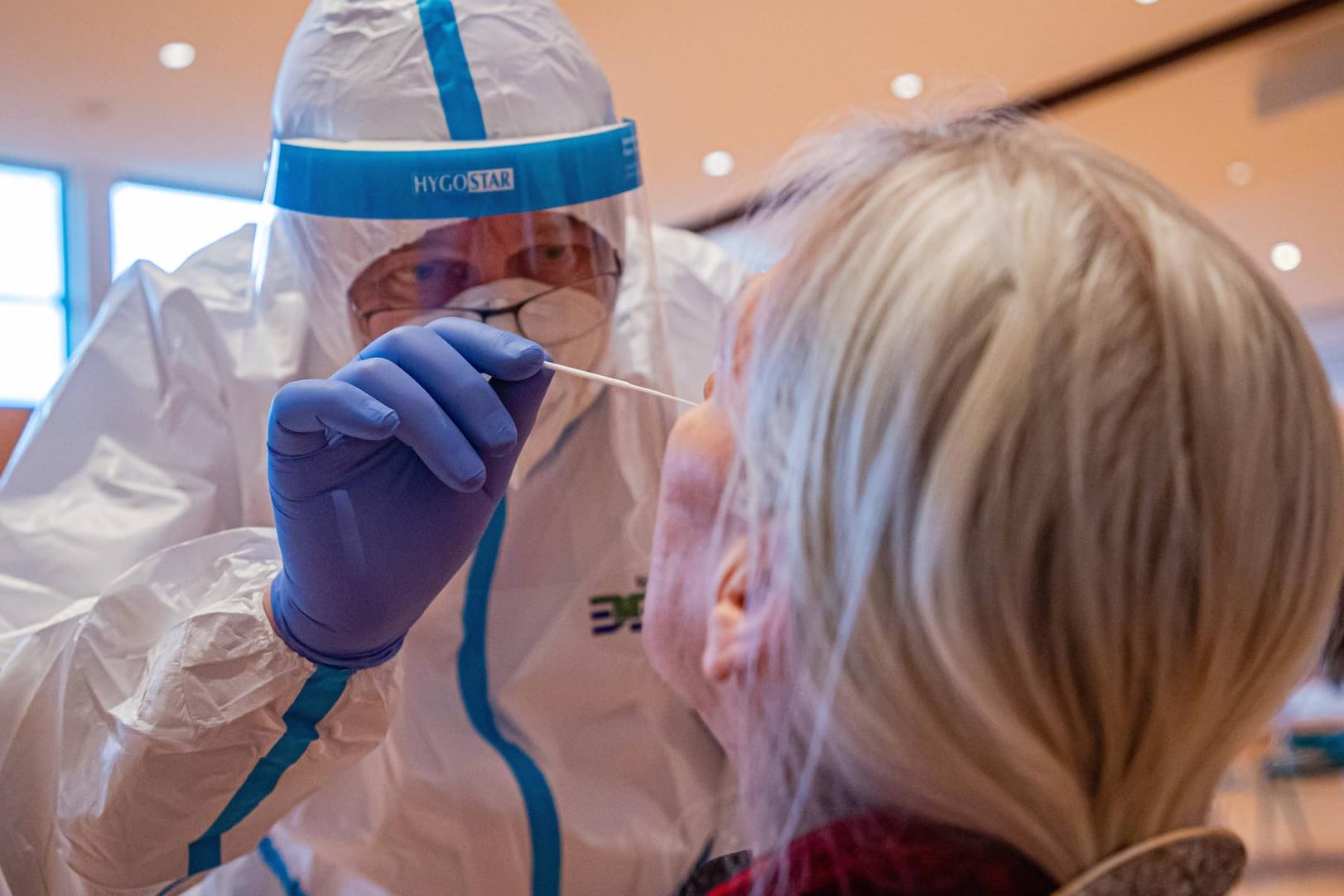 Corona-Schnelltest in Oberstenfeld: Das RKI zählte seit Beginn der Pandemie 2.713.180 nachgewiesene Infektionen mit Sars-CoV-2 in Deutschland.