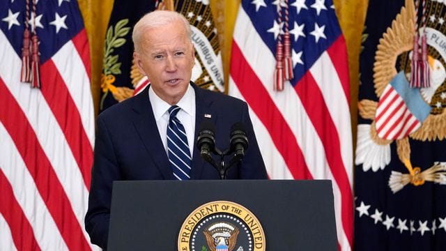 US-Präsident Joe Biden spricht bei der ersten formellen Pressekonferenz seiner Amtszeit im East Room des Weißen Hauses. US-Präsident Joe Biden spricht bei der ersten formellen Pressekonferenz seiner Amtszeit im East Room des Weißen Hauses.