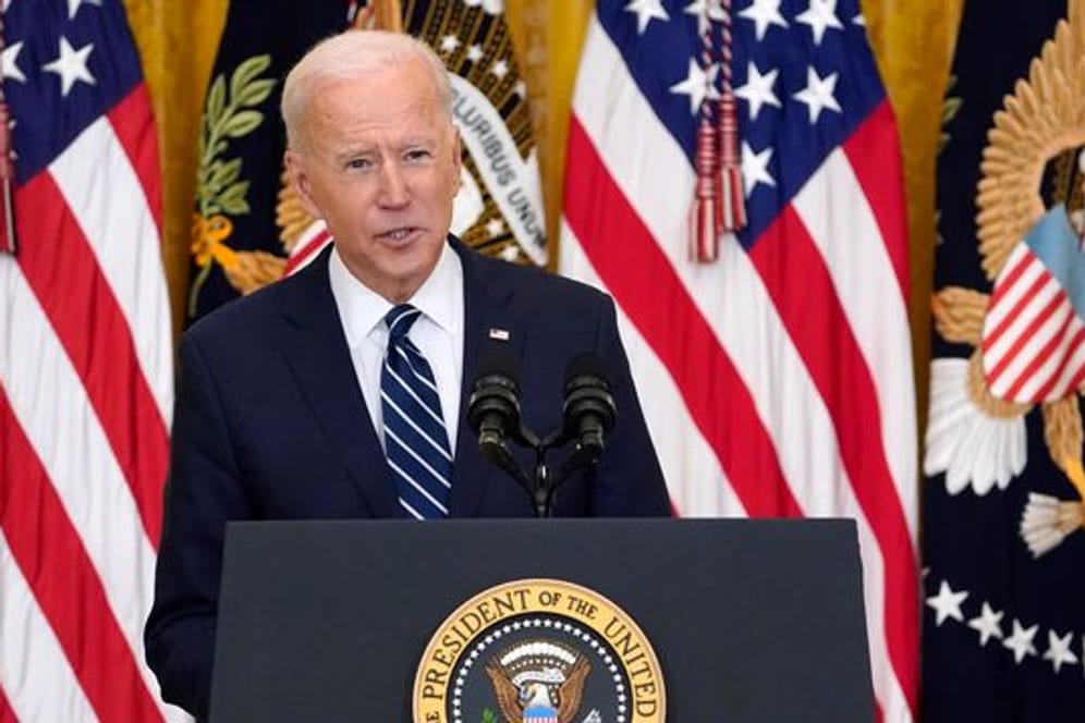 US-Präsident Joe Biden spricht bei der ersten formellen Pressekonferenz seiner Amtszeit im East Room des Weißen Hauses.
