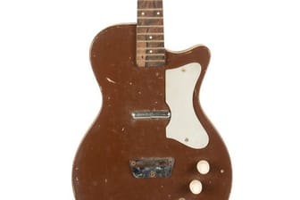 Eine Silvertone Danelectro Gitarre von Gretsch, die einst Tom Petty und George Harrison gehörte.