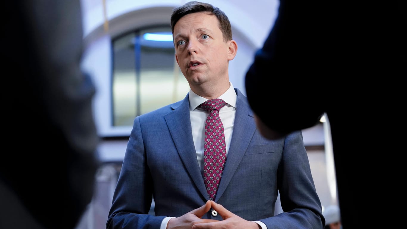 Tobias Hans: Voraussetzung sei ein tagesaktueller negativer Schnelltest. Tobias Hans: Voraussetzung sei ein tagesaktueller negativer Schnelltest.