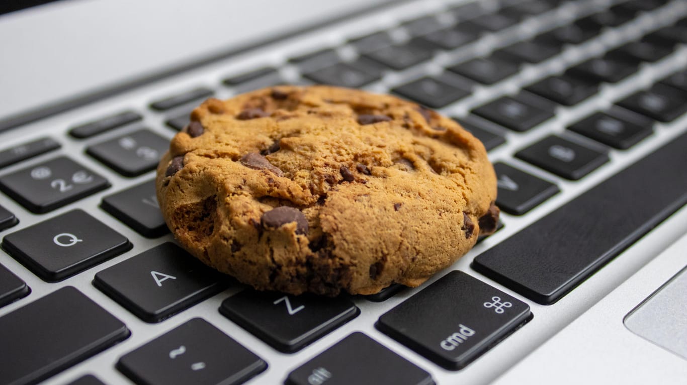 Ein Symbolbild für Cookies im Internet: Digitalpolitiker wollen per Gesetz Datenschutz-Anfragen auf Websites überflüssig machen.