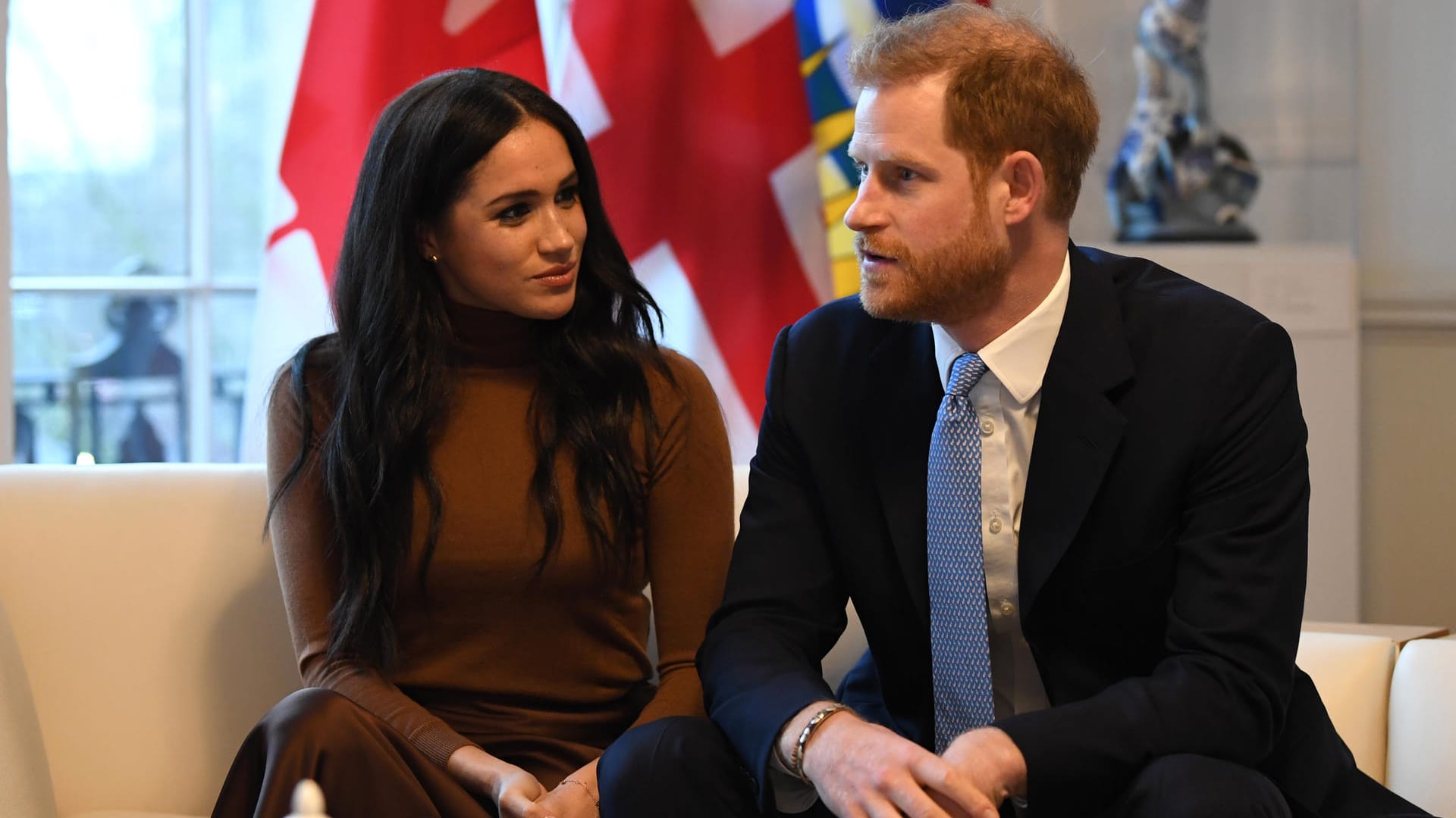 Herzogin Meghan und Prinz Harry: Anfang 2020 zogen sie sich offiziell aus dem britischen Königshaus zurück. Herzogin Meghan und Prinz Harry: Anfang 2020 zogen sie sich offiziell aus dem britischen Königshaus zurück.