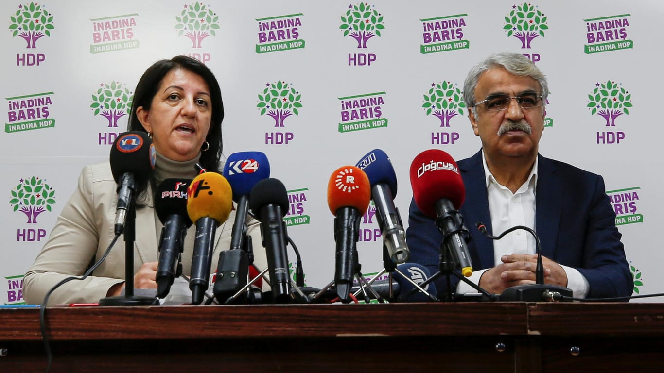 Die Parteivorsitzenden der pro-kurdischen HDP in Ankara: Erdogan will die hDP verbieten lassen.