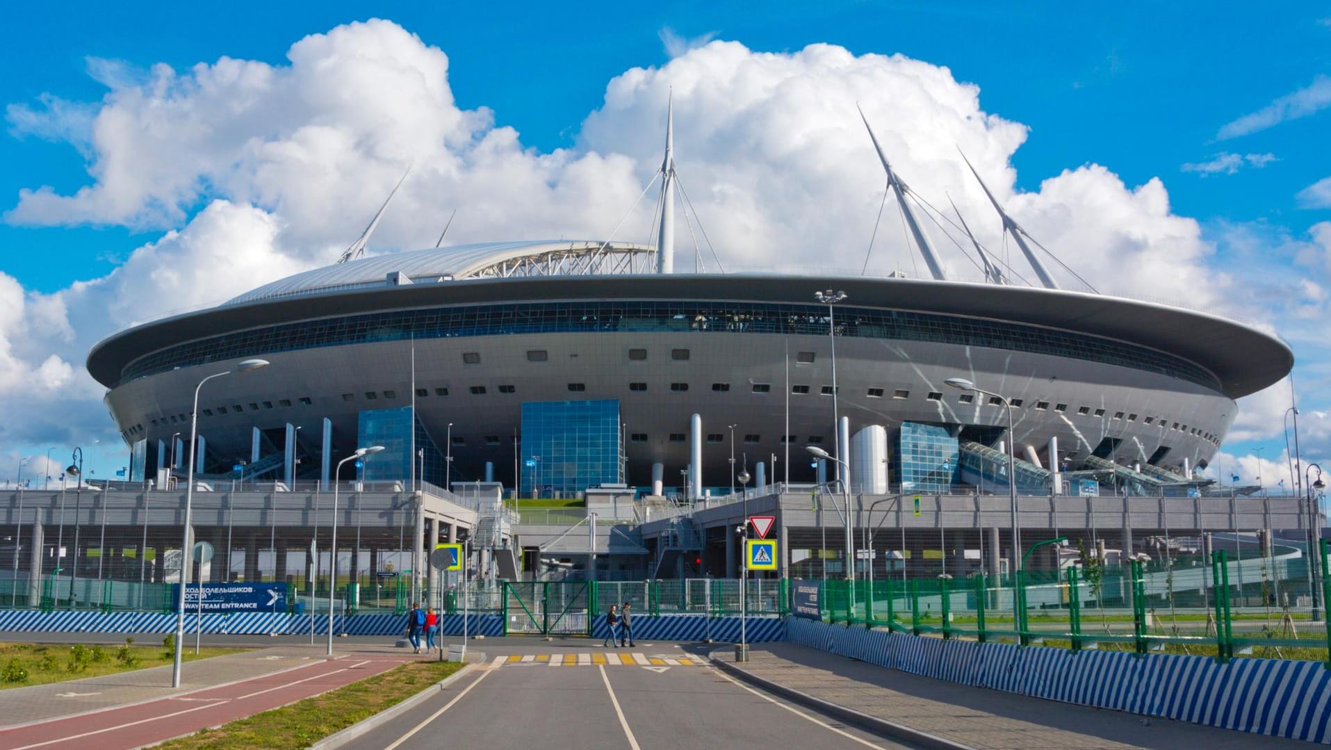 Stadion in St. Petersburg: Die Stadt will im Sommer 30.000 Fans einlassen.