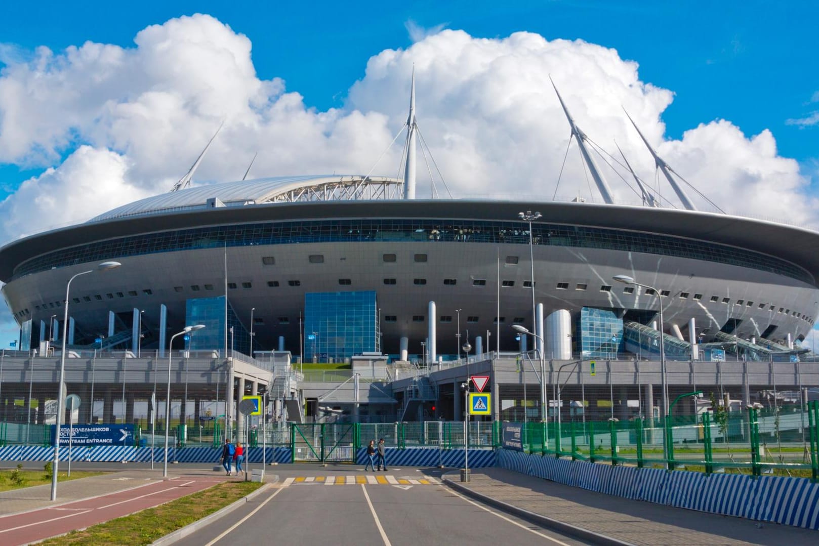 Stadion in St. Petersburg: Die Stadt will im Sommer 30.000 Fans einlassen.