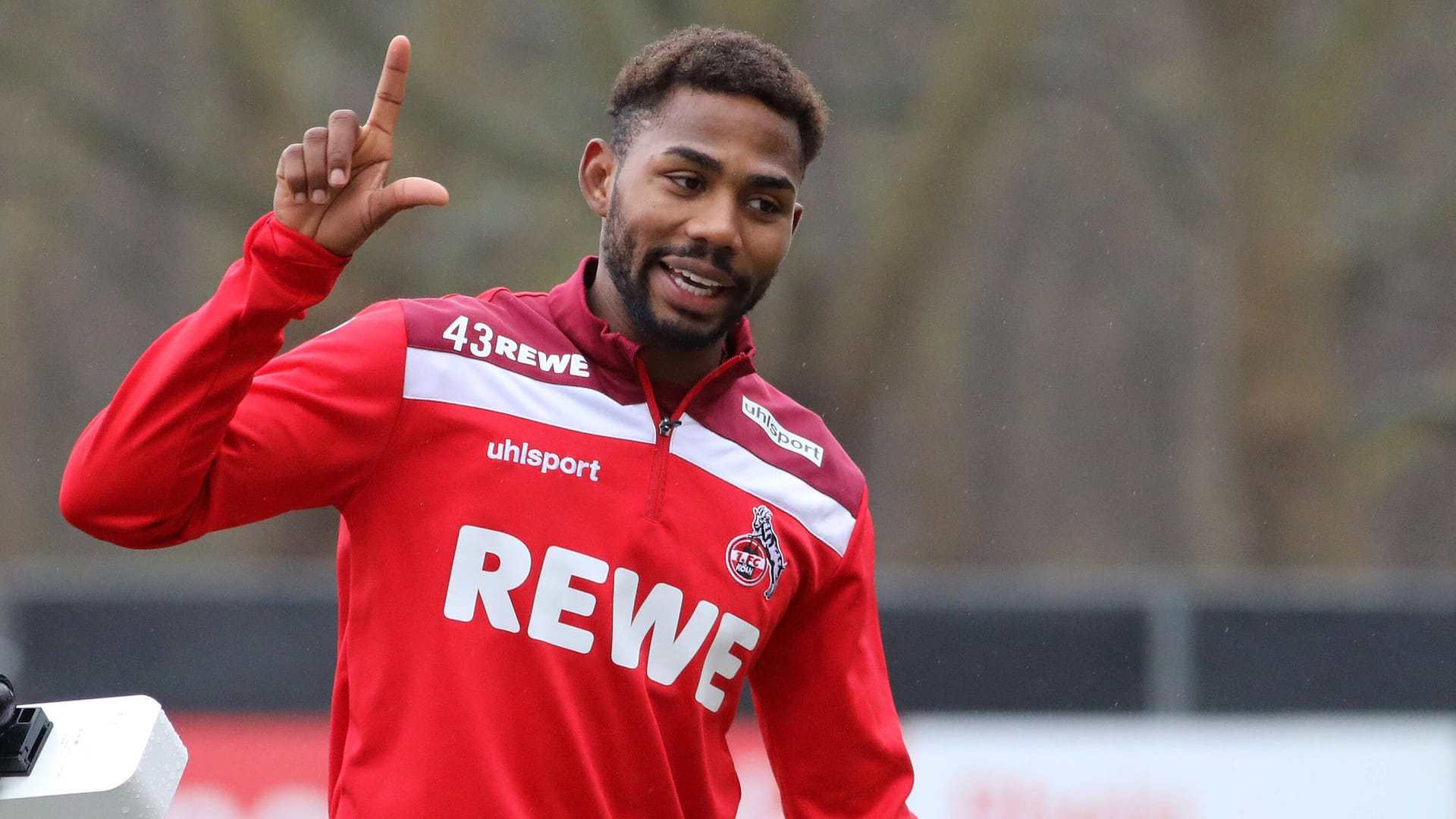 Emmanuel Dennis beim Training: Der Winter-Neuzugang kommt beim 1. FC Köln nicht richtig in Fahrt.