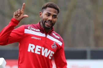 Emmanuel Dennis beim Training: Der Winter-Neuzugang kommt beim 1. FC Köln nicht richtig in Fahrt.
