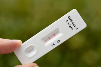 Positiver Corona-Schnelltest (Symbolbild): In Rheinland-Pfalz wurden weitere Teststellen eingerichtet.