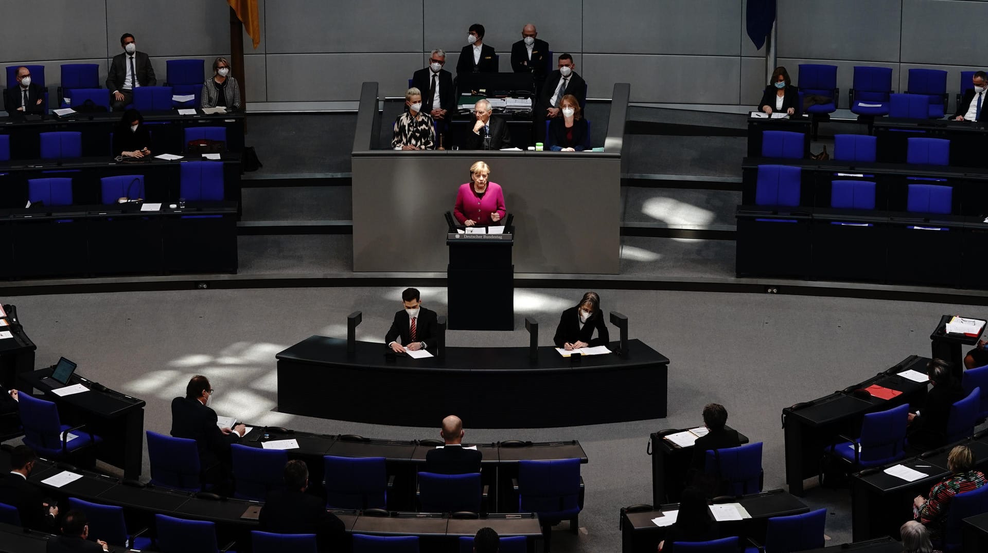Debatte im Bundestag mit Kanzlerin Angela Merkel: Das deutsche Parlament hat am Donnerstag den Corona-Hilfsfonds der Europäischen Union gebilligt. Debatte im Bundestag mit Kanzlerin Angela Merkel: Das deutsche Parlament hat am Donnerstag den Corona-Hilfsfonds der Europäischen Union gebilligt.