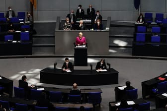 Debatte im Bundestag mit Kanzlerin Angela Merkel: Das deutsche Parlament hat am Donnerstag den Corona-Hilfsfonds der Europäischen Union gebilligt.