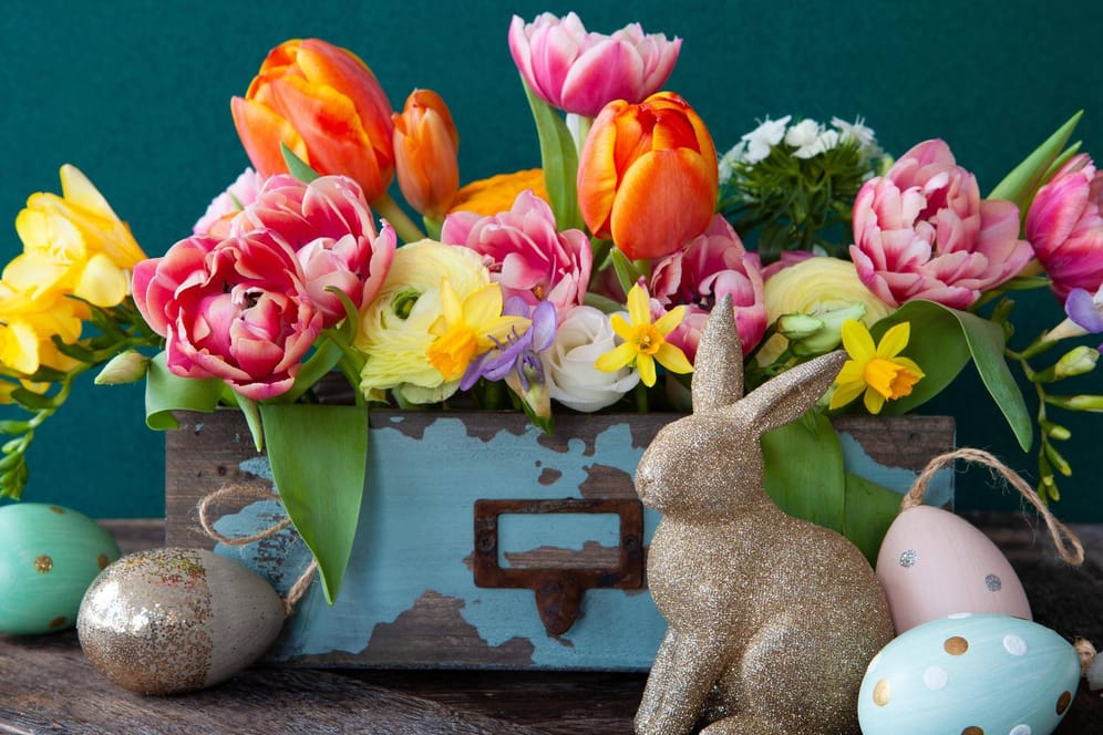 Schöne Blumensträuße zu Ostern: Blumen bestellen und verschicken Sie dieses Jahr einfach online.