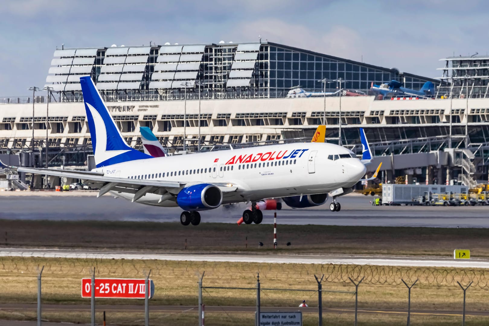 Flieger aus der Türkei (Symbolbild): Mehrere Maschinen mussten evakuiert werden.