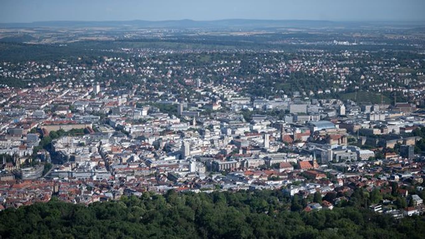 Die teuerste Großstadt für Mieter ist einer Analyse des Immobilienspezialisten F+B zufolge derzeit Stuttgart.